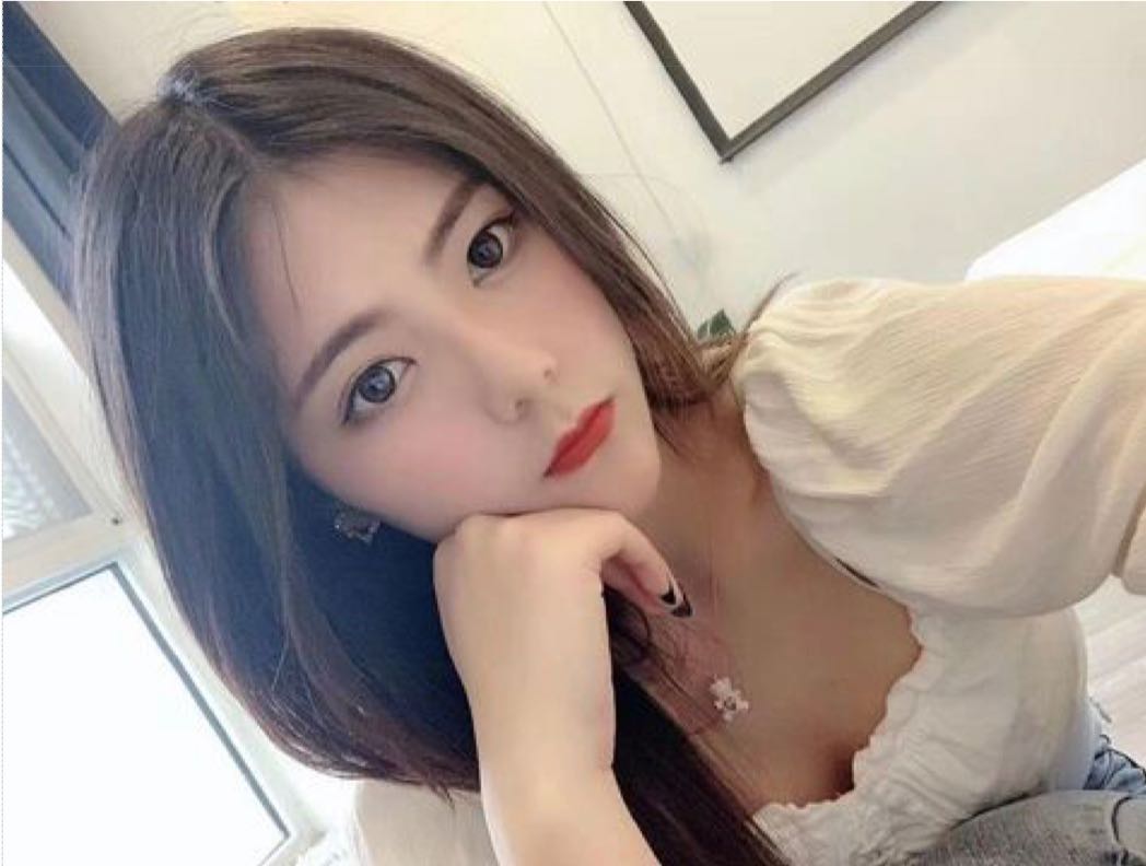 开美甲店的99年兼职小妹