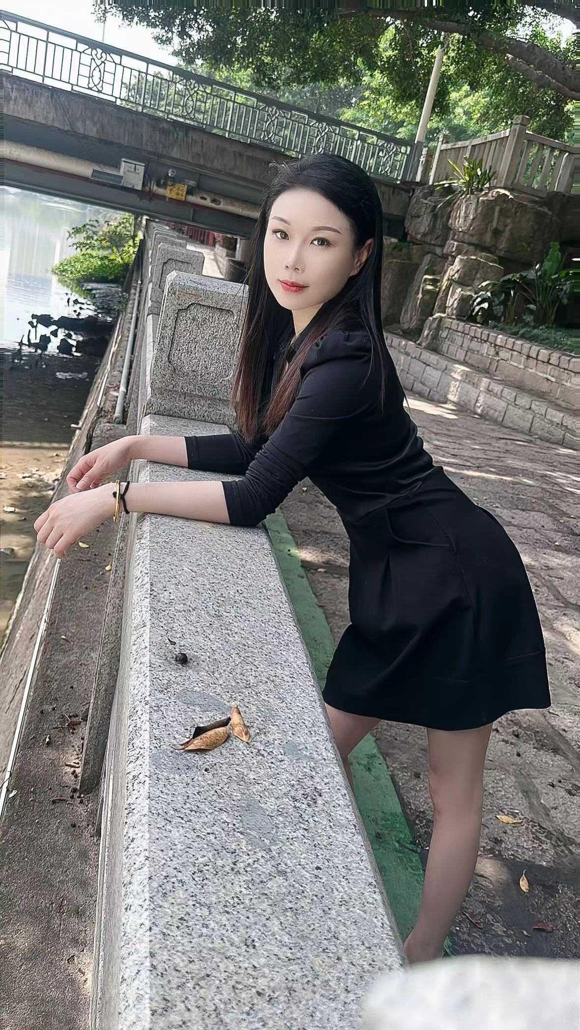 鸳鸯戏水，水中含萧、360wt口，乳交，简单按摩，漫游全身，高跟诱惑，情趣制服