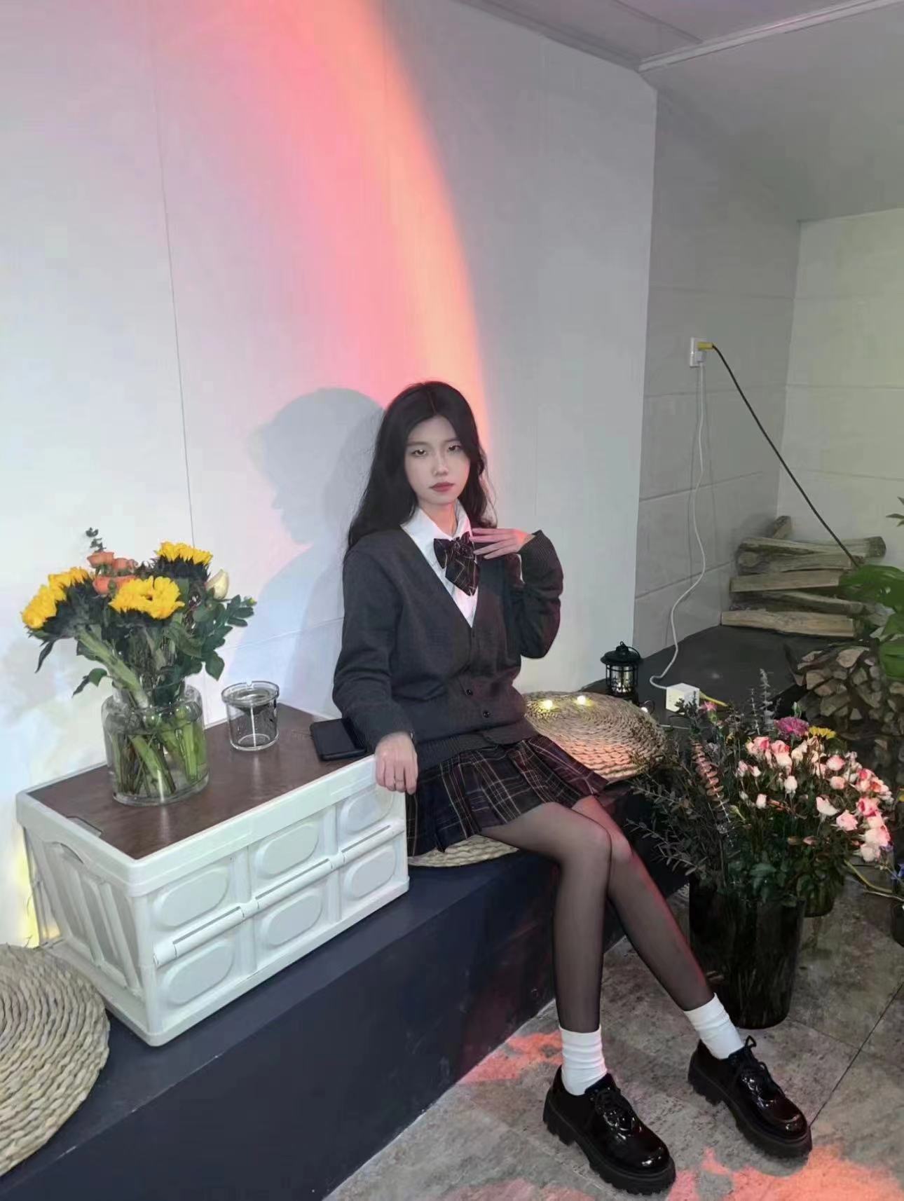 摸摸小阴蒂，下面水流很湿