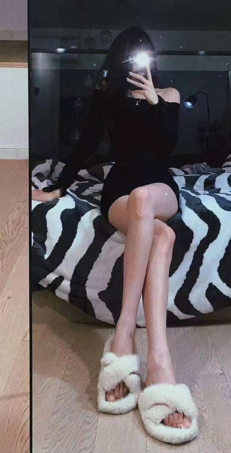 皮肤白大眼睛，非常清纯气质