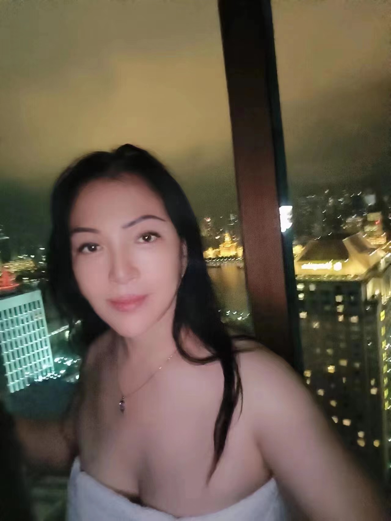 上海泄火大奶少妇