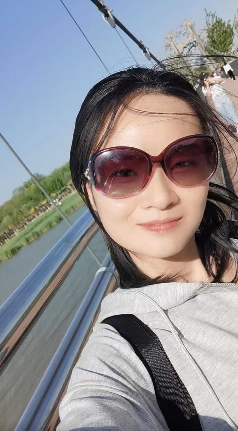 是个美女，不过有点冷漠的感觉