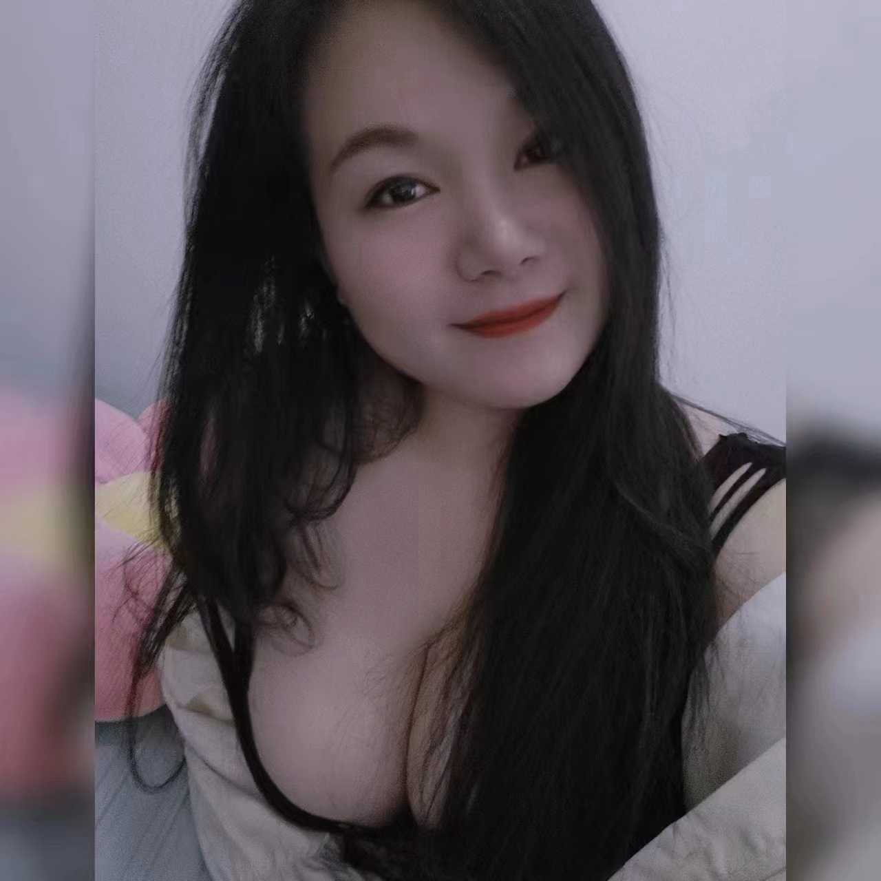 胸大屁股翘，服务一流