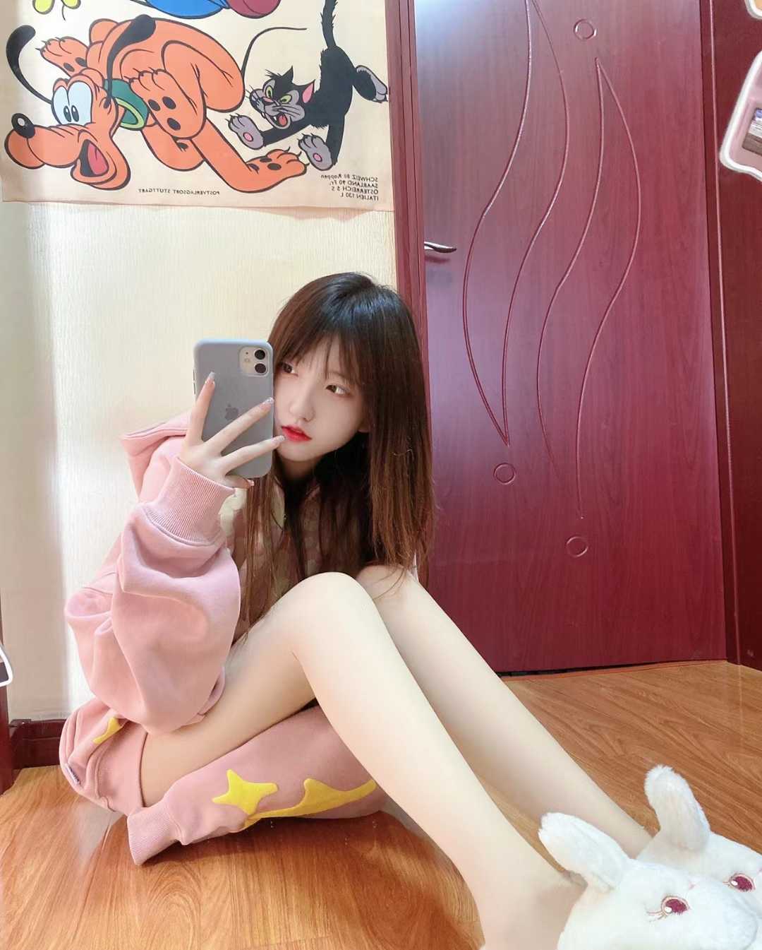 00后兼职小美女