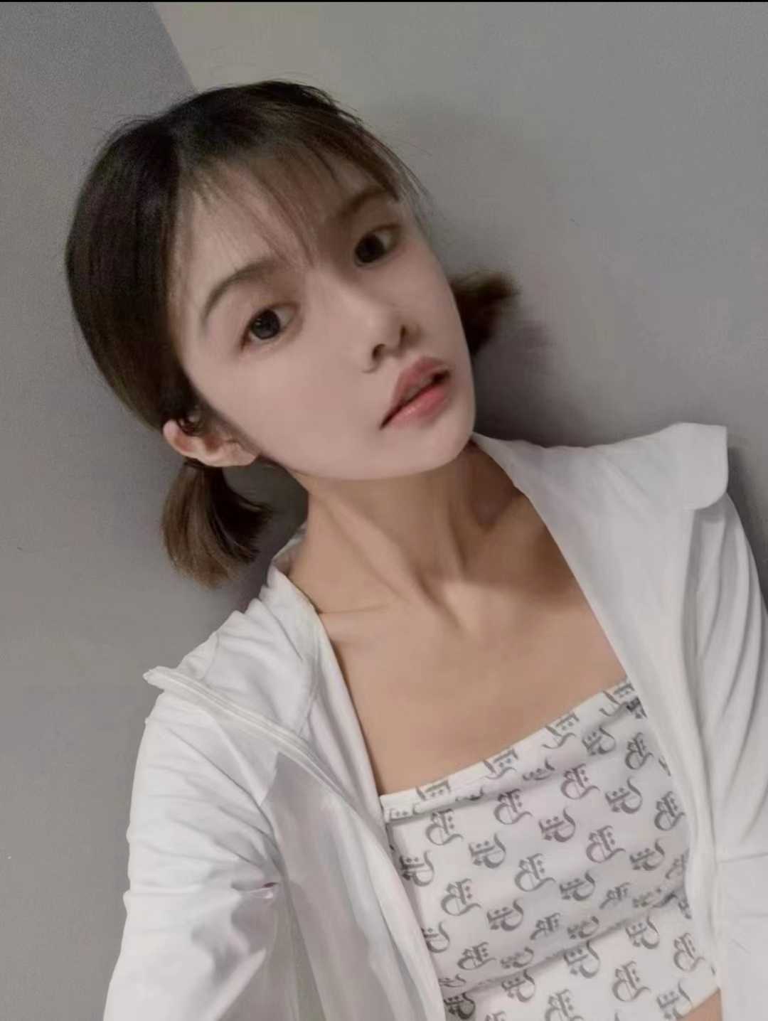 甜美可爱的小嫩妹