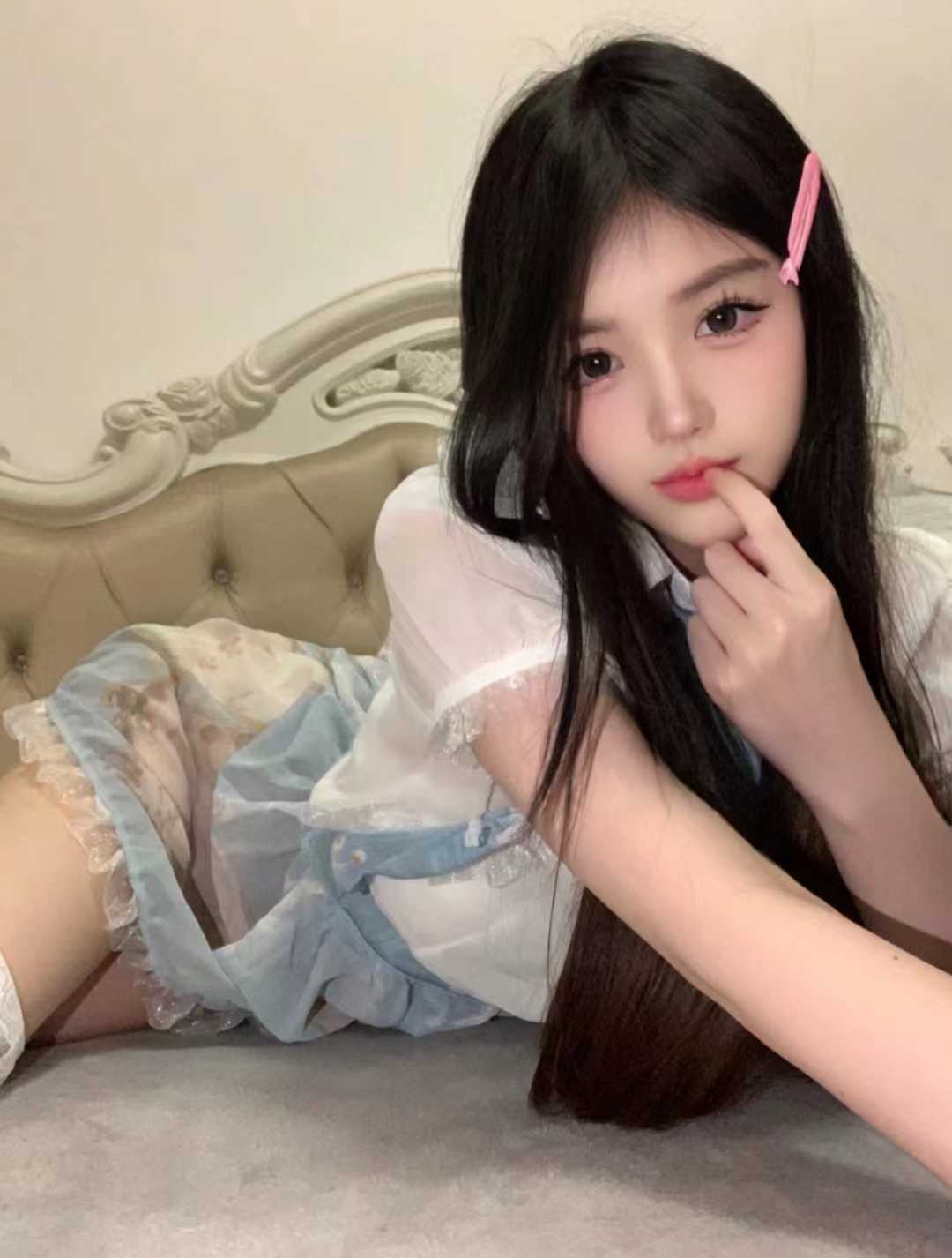 美女漂亮，粉嫩前凸后翘