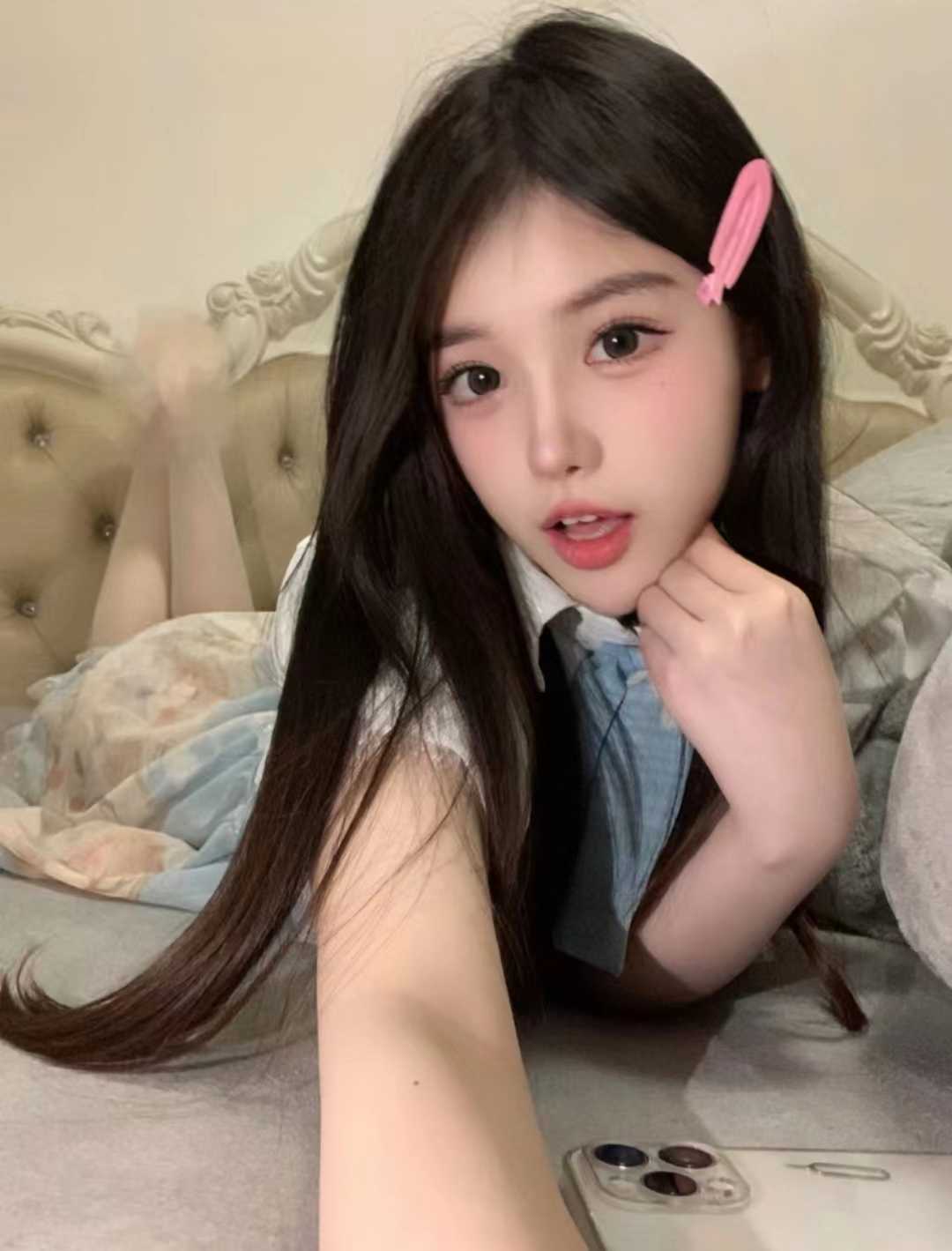 美女漂亮，粉嫩前凸后翘