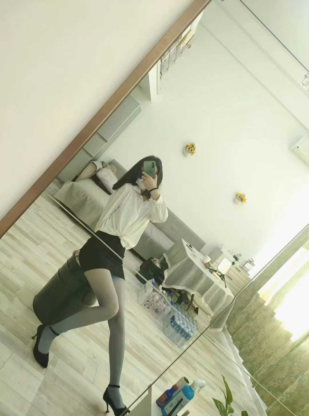 粉嫩紧致的性感妹子