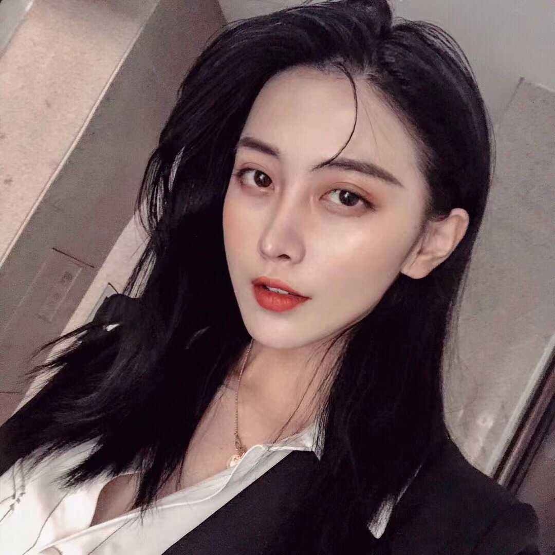 很有女神范的小姐姐