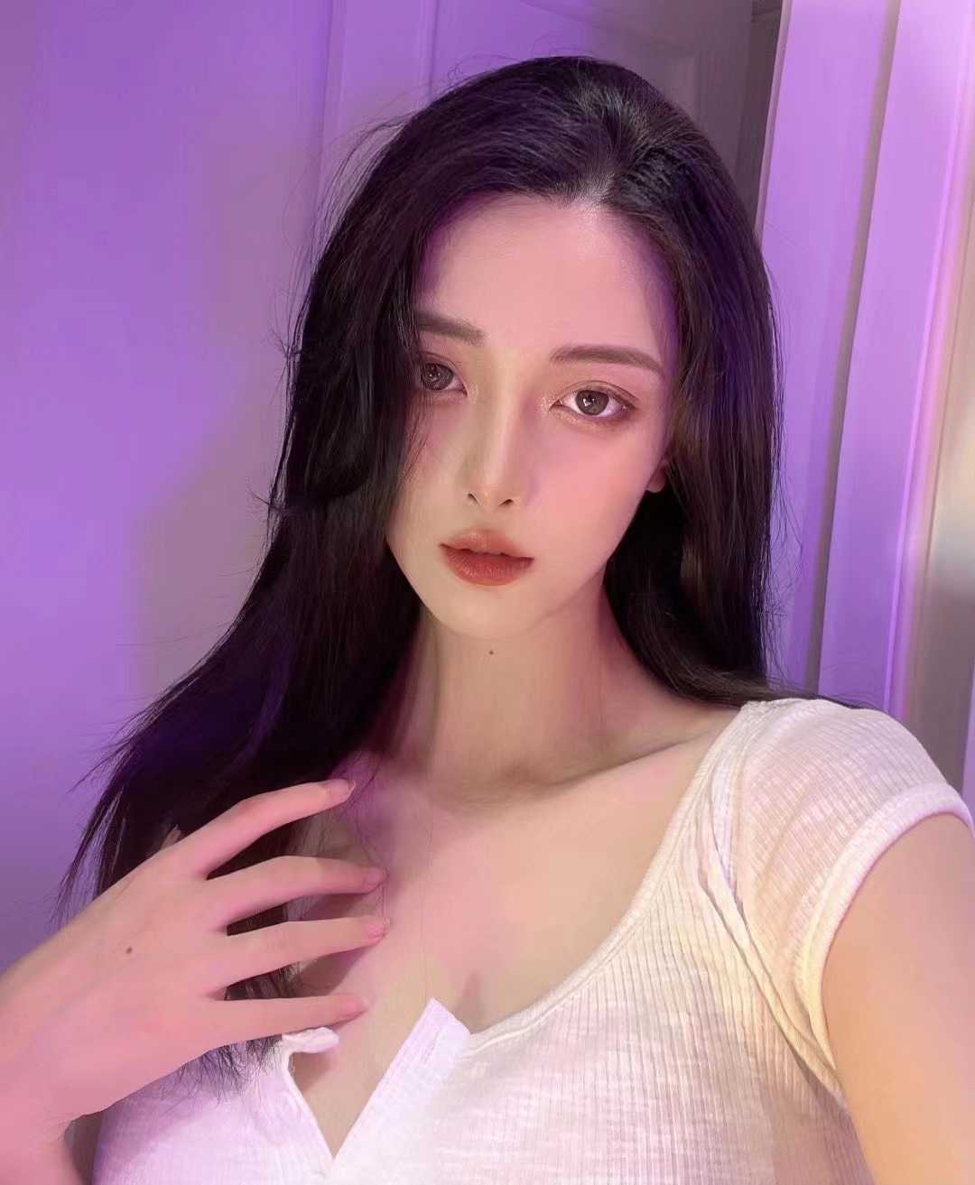 很有女神范的小姐姐