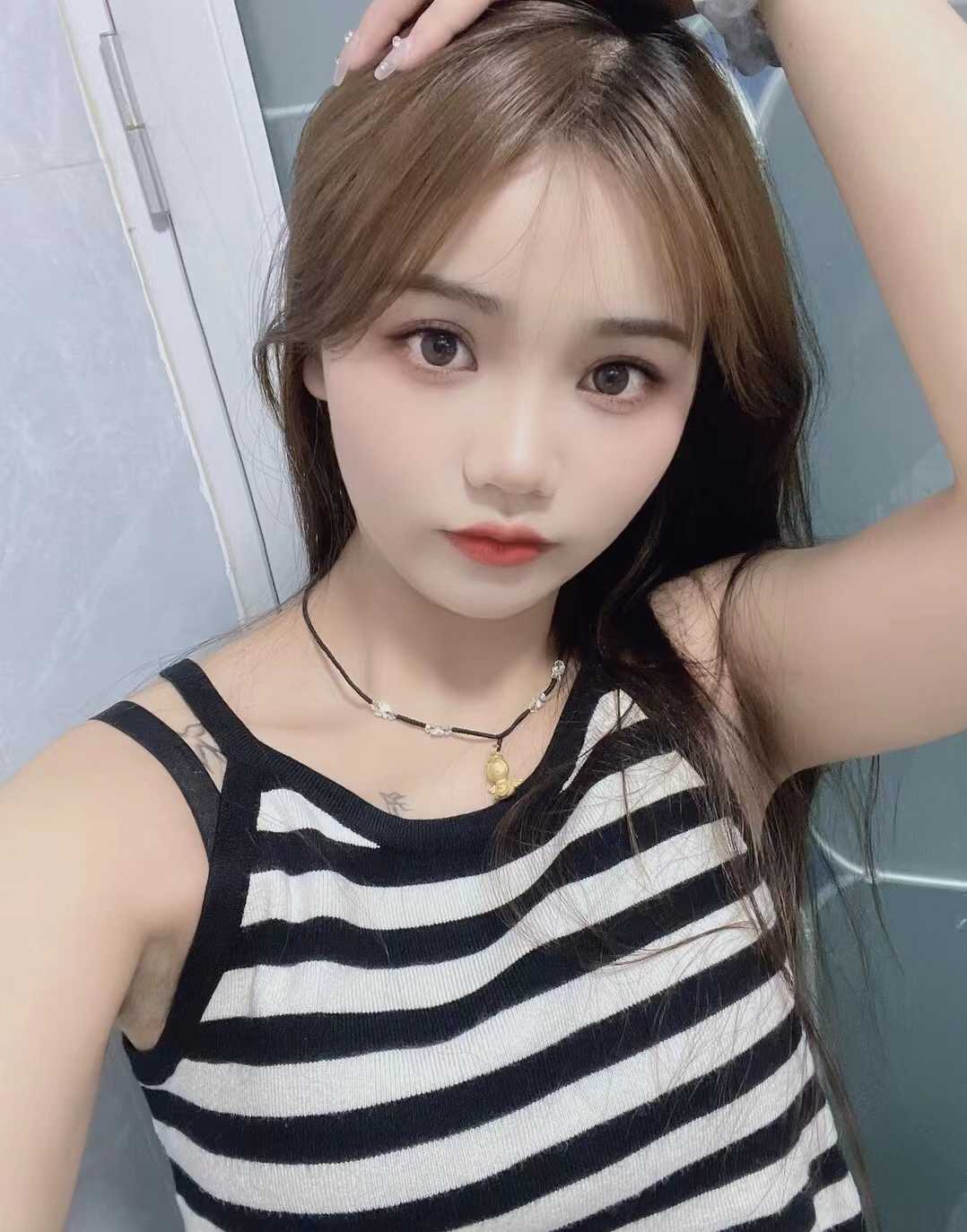 粉嫩紧致的学生妹