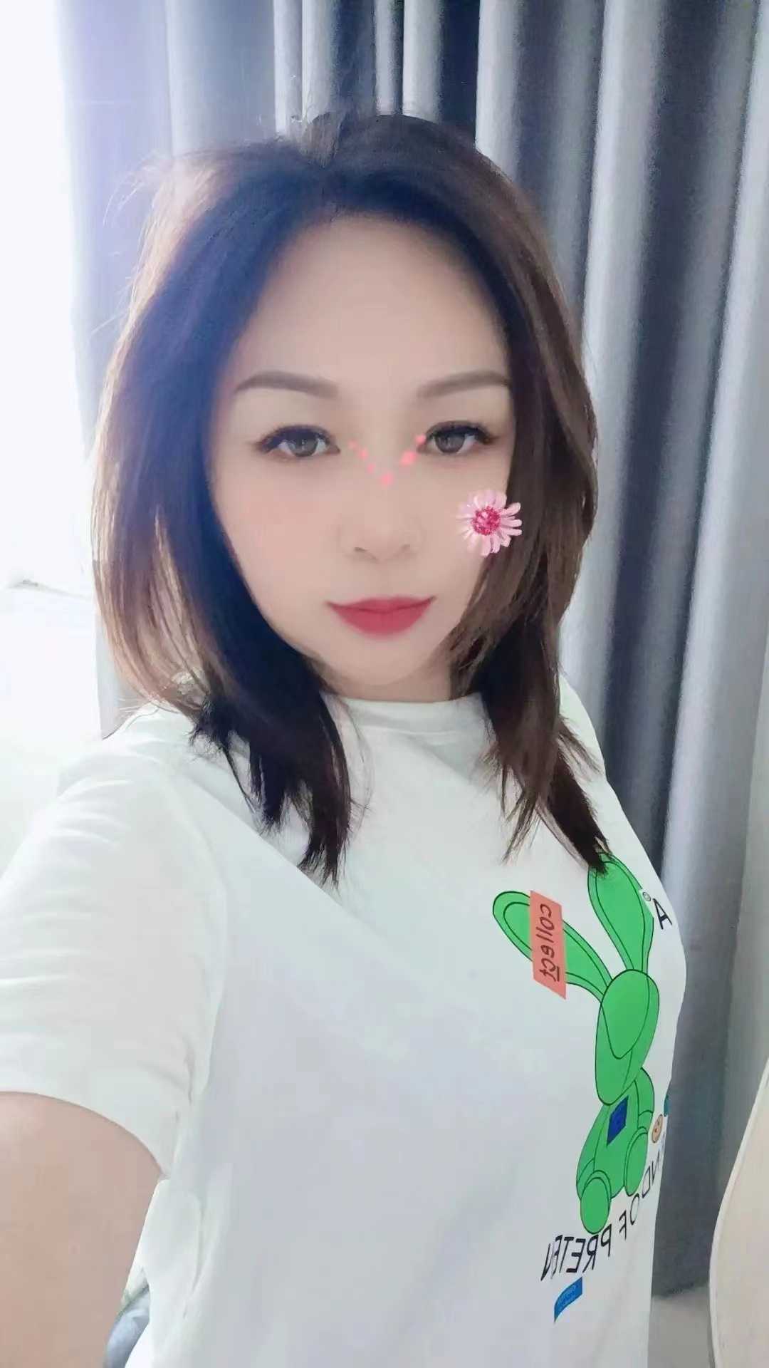 本人皮肤白，上庭下粉