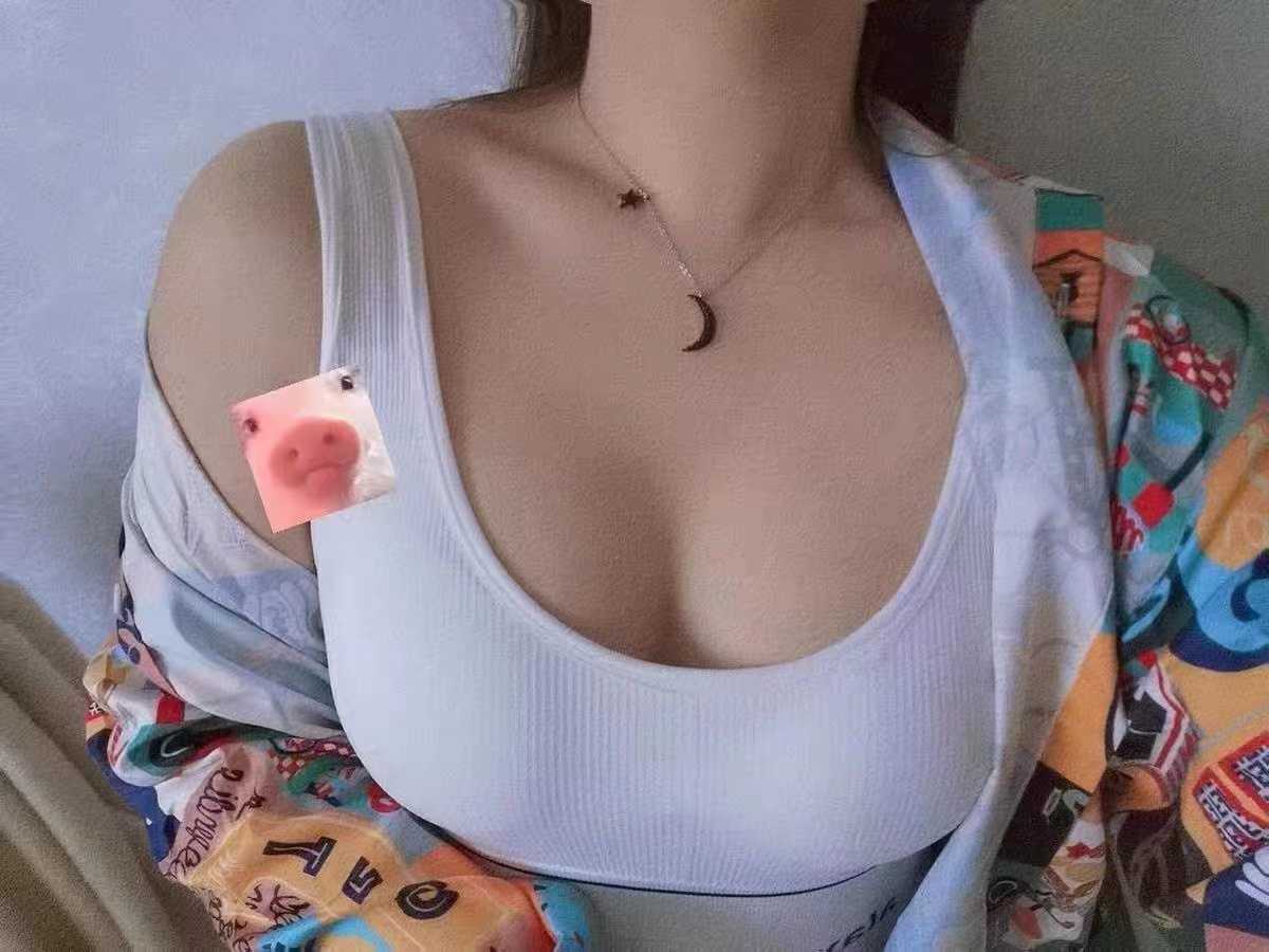 郑州小狐狸 胸大身材火辣