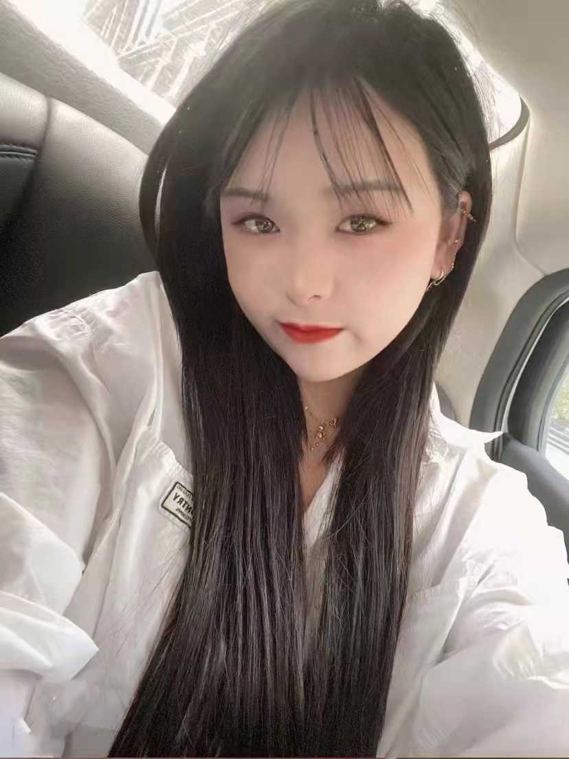 可盐可甜的00后妹子