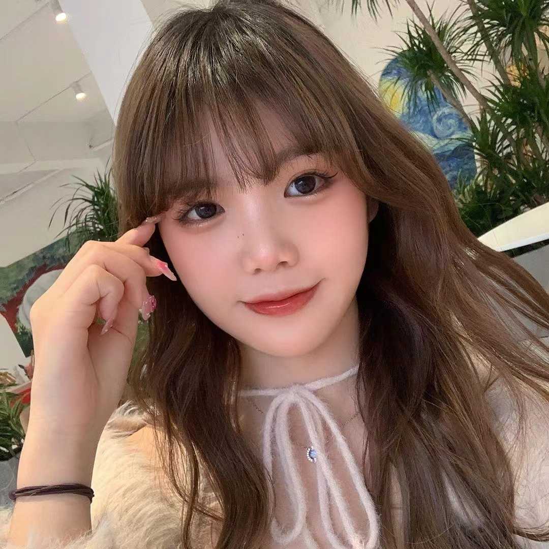 后入很爽，下面很紧的妹子