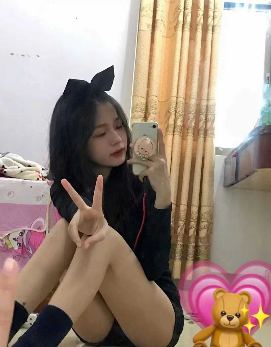 学生妹兼职，三点粉嫩