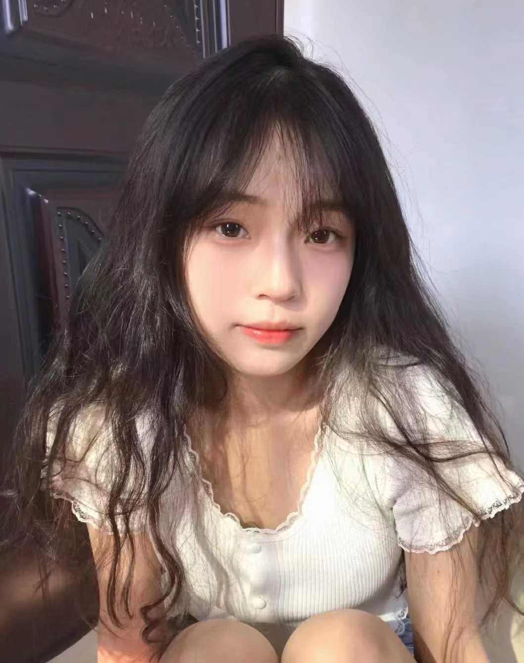 学生妹兼职，三点粉嫩