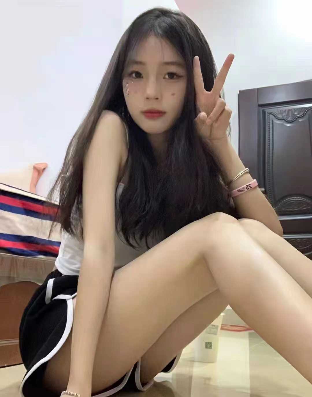 学生妹兼职，三点粉嫩