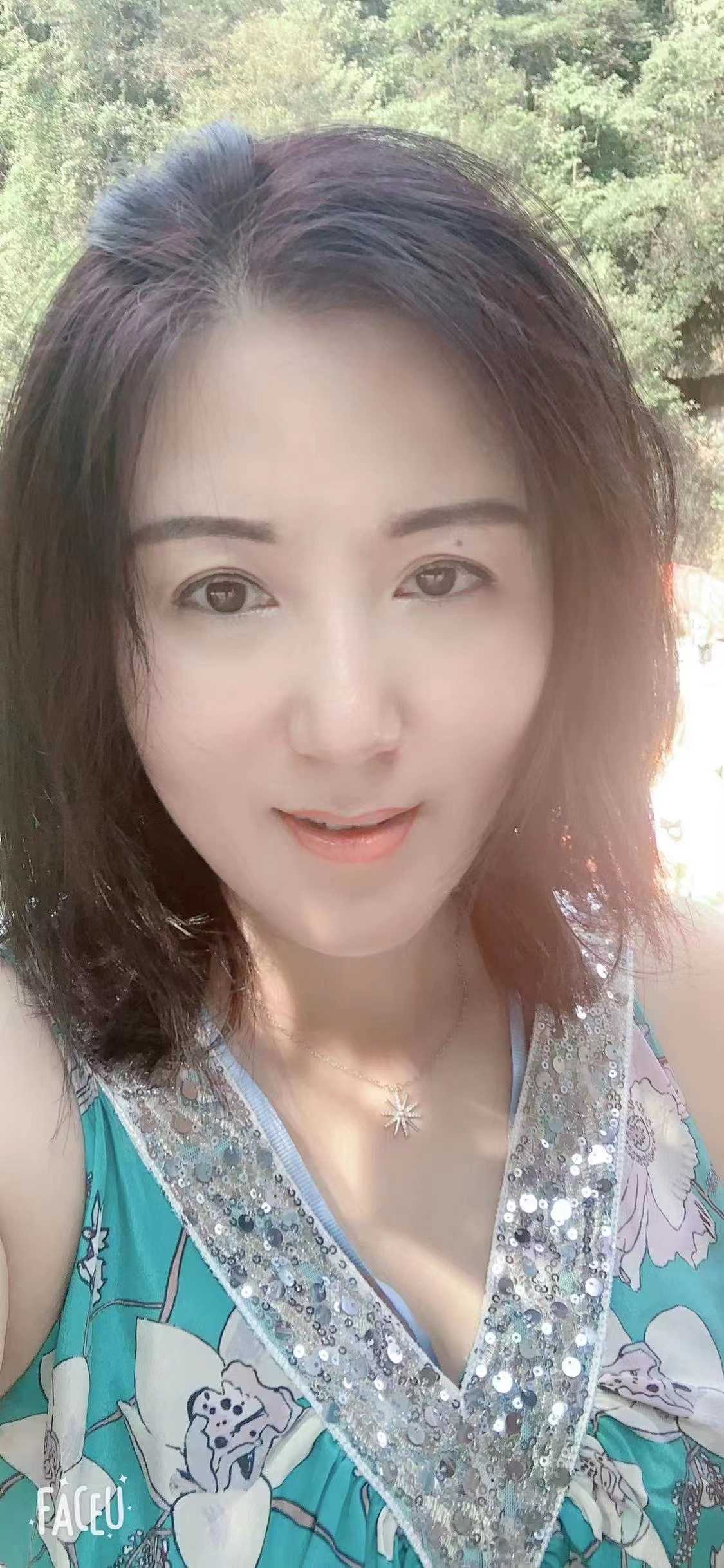 胸大服务好的小姐姐