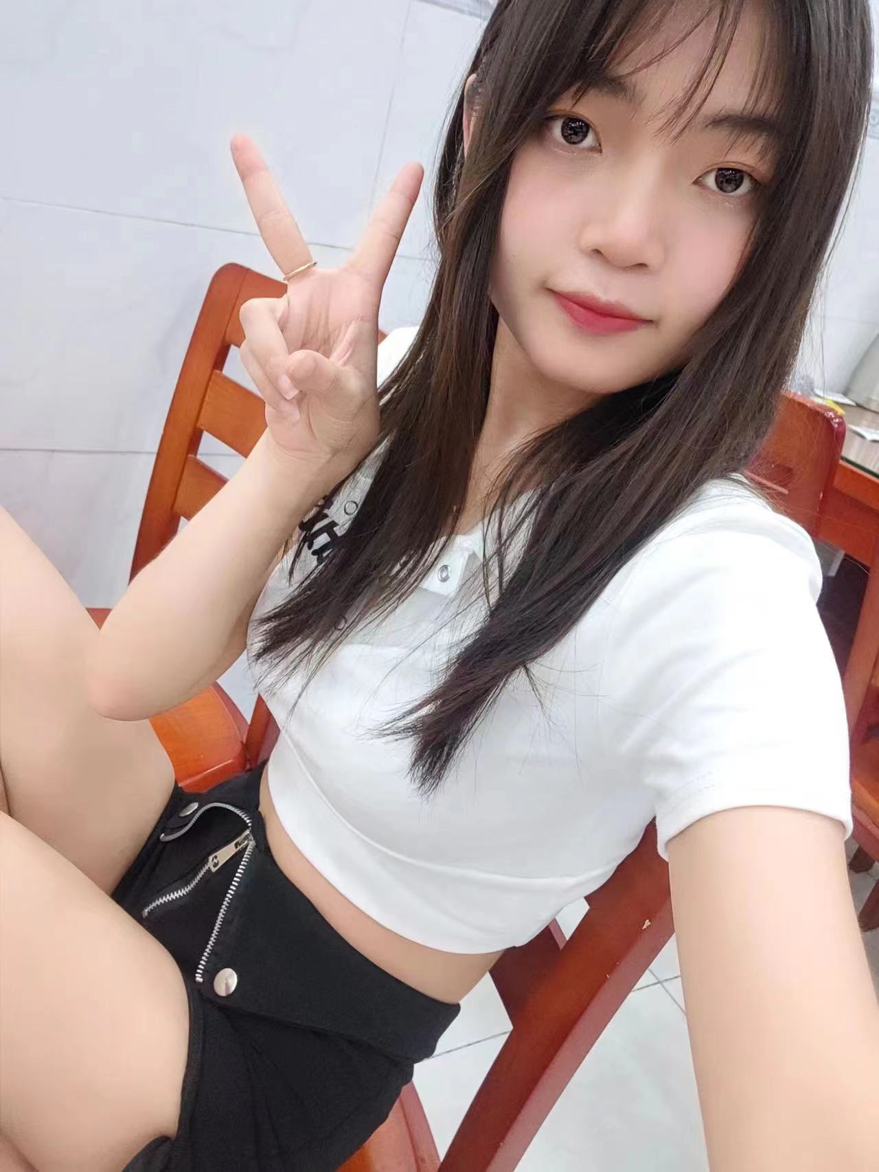 性感漂亮的00后嫩妹子