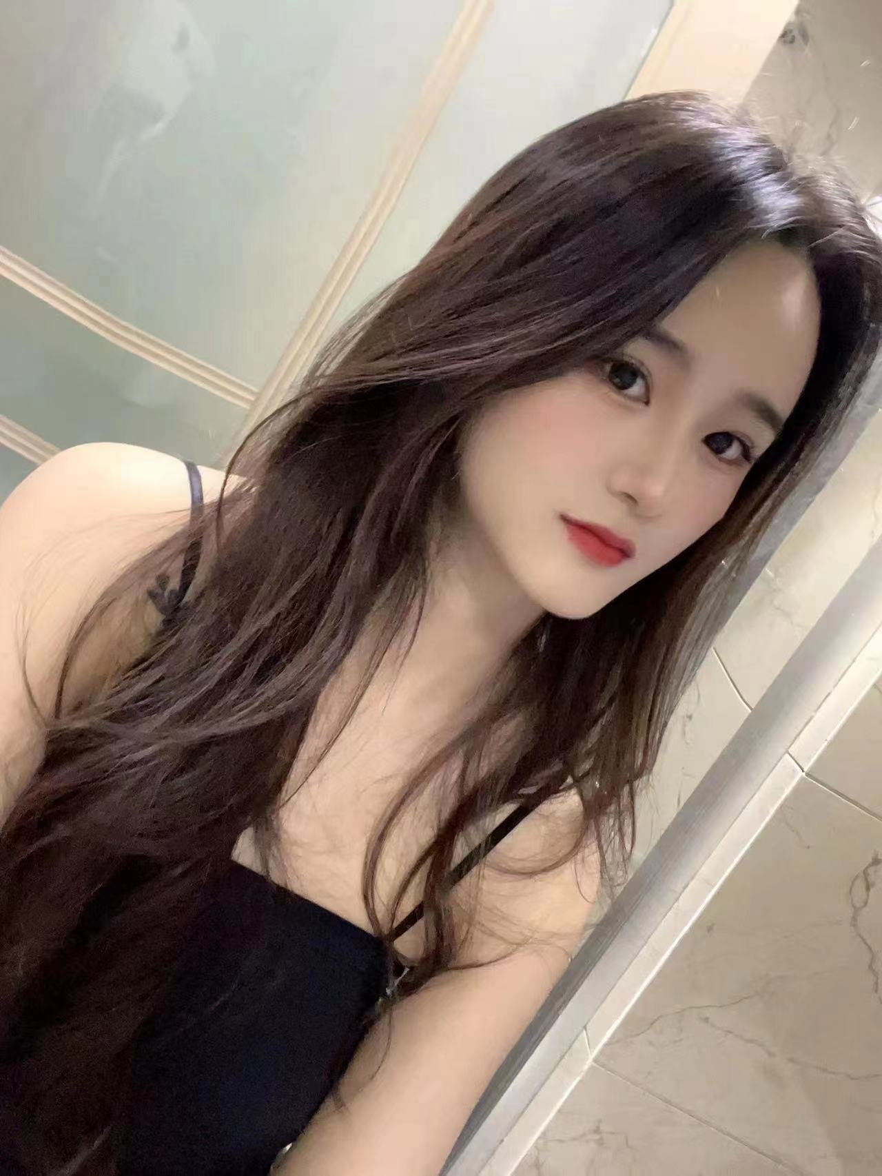 年轻人美丽主动，服务热情