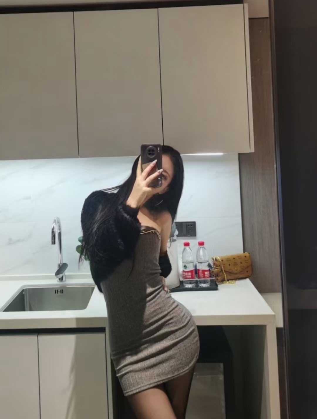 服务很好，摆的姿势很多很主动