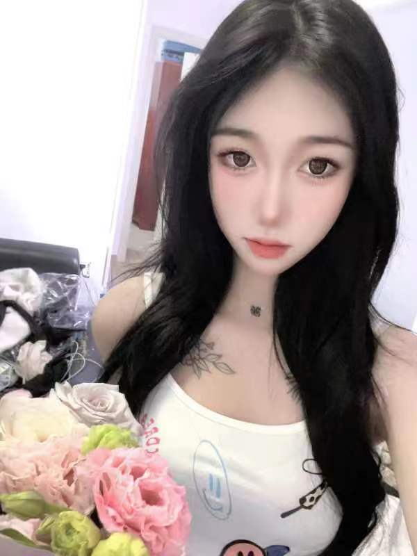 性格温柔热情，会聊天，气质好