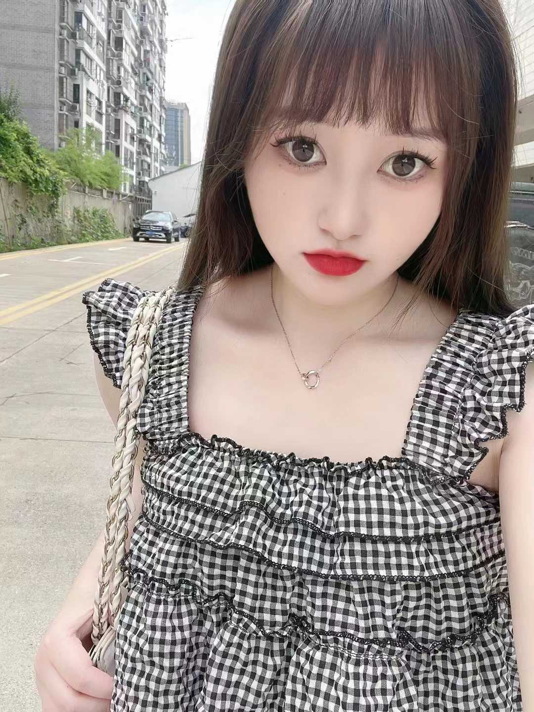 迷人的大眼睛 各种姿势配合