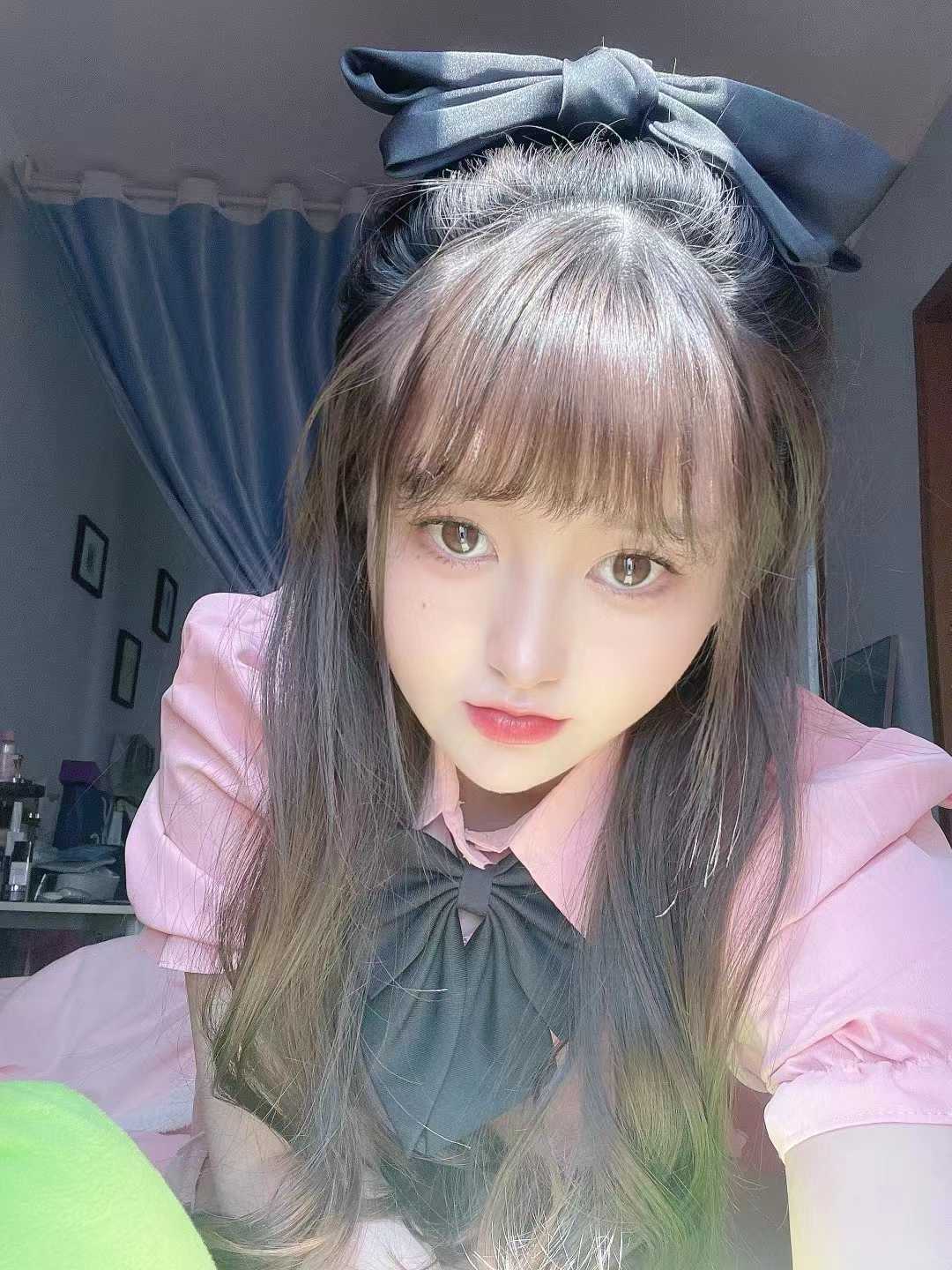 迷人的大眼睛 各种姿势配合