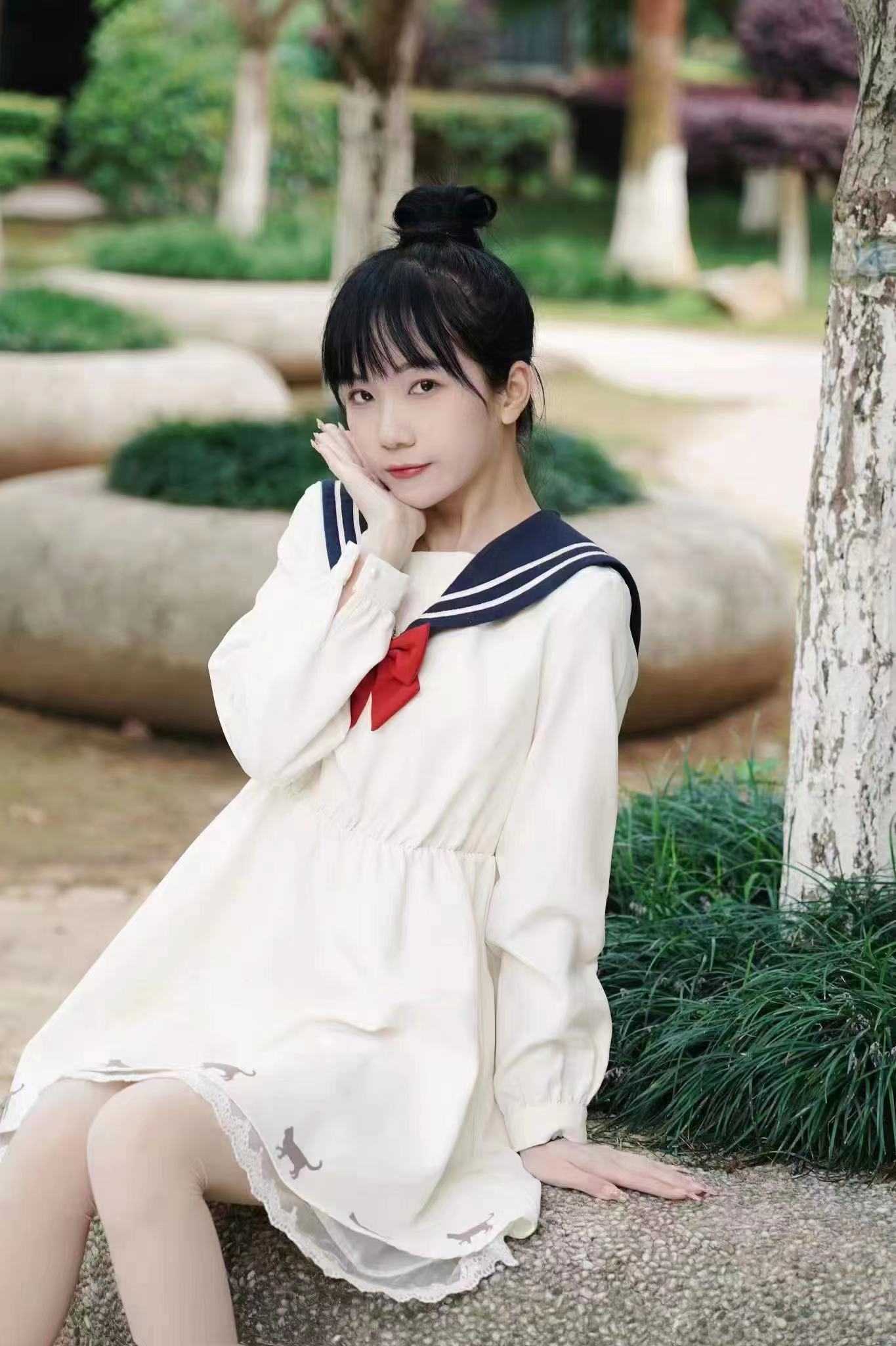 非常漂亮 身材纤细