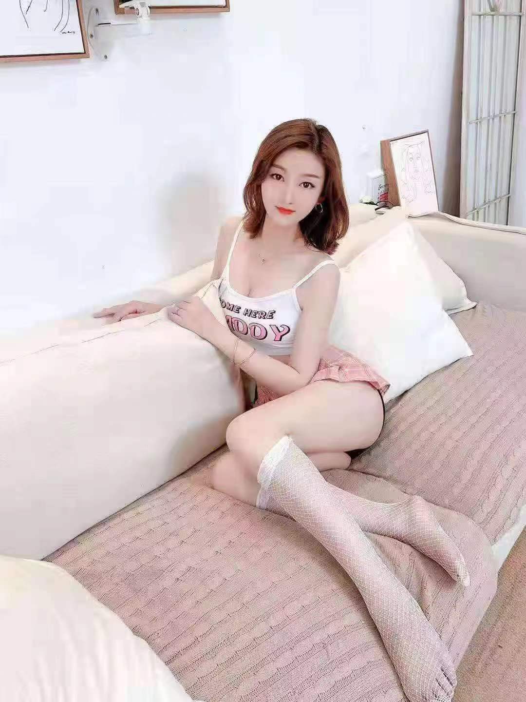 开展互动，姿势很配合