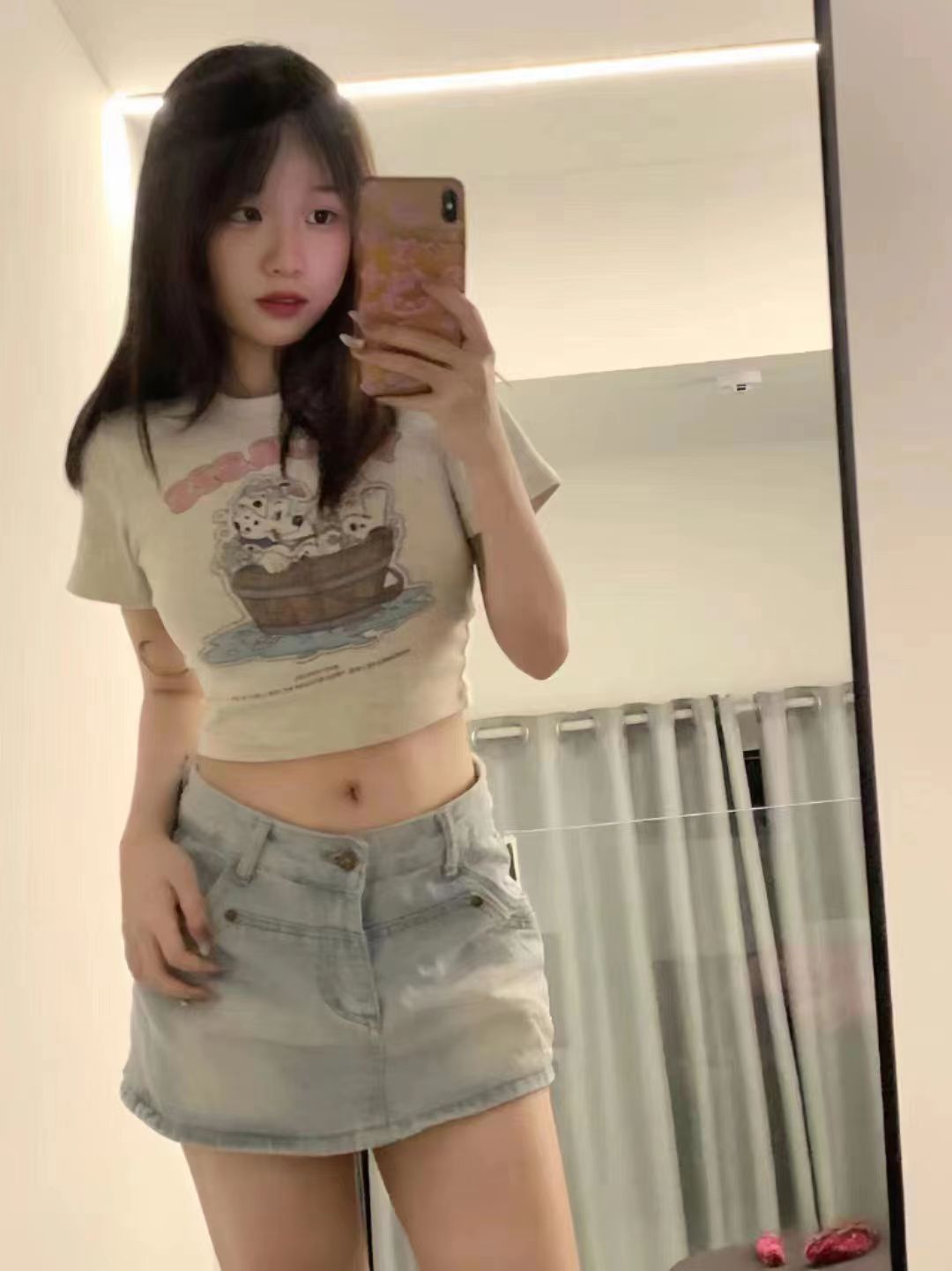 肤白貌美，美腿丝袜