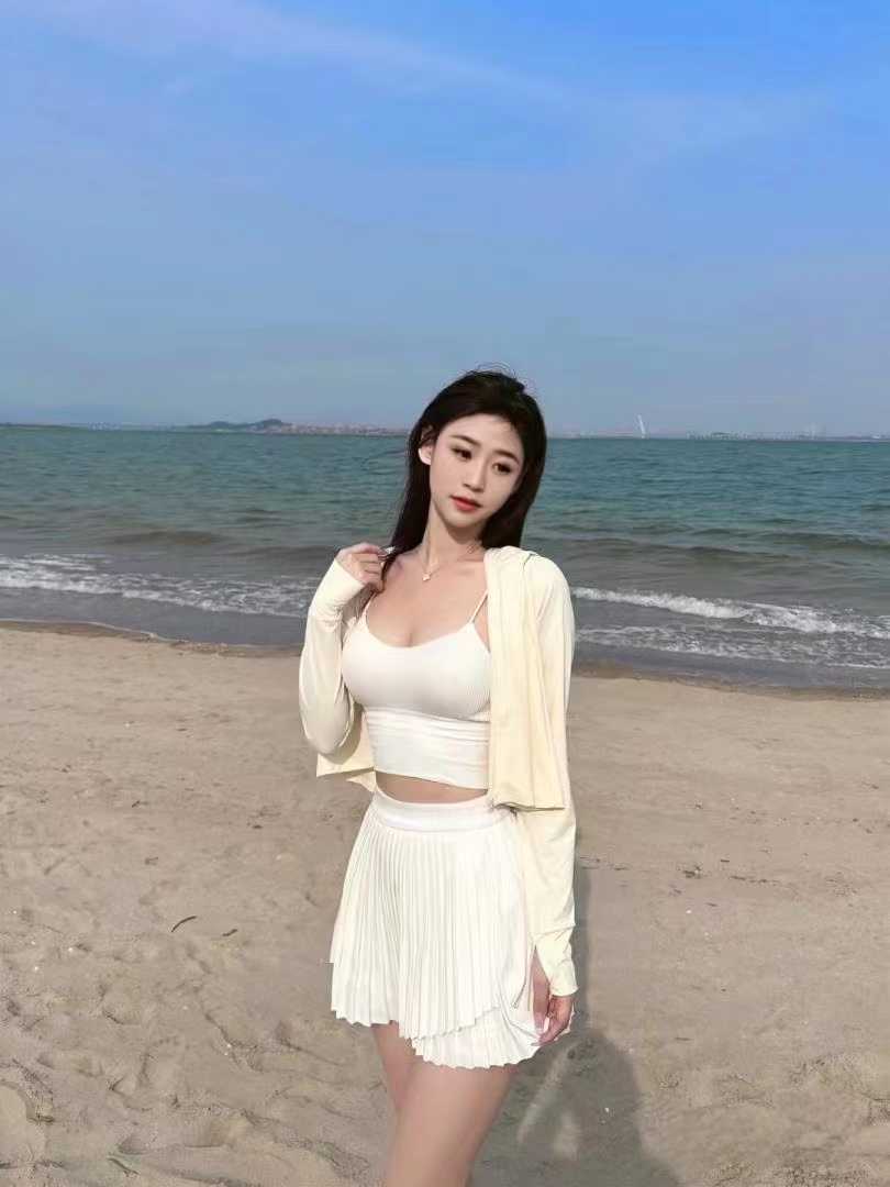 身材好性感，胸又大又挺