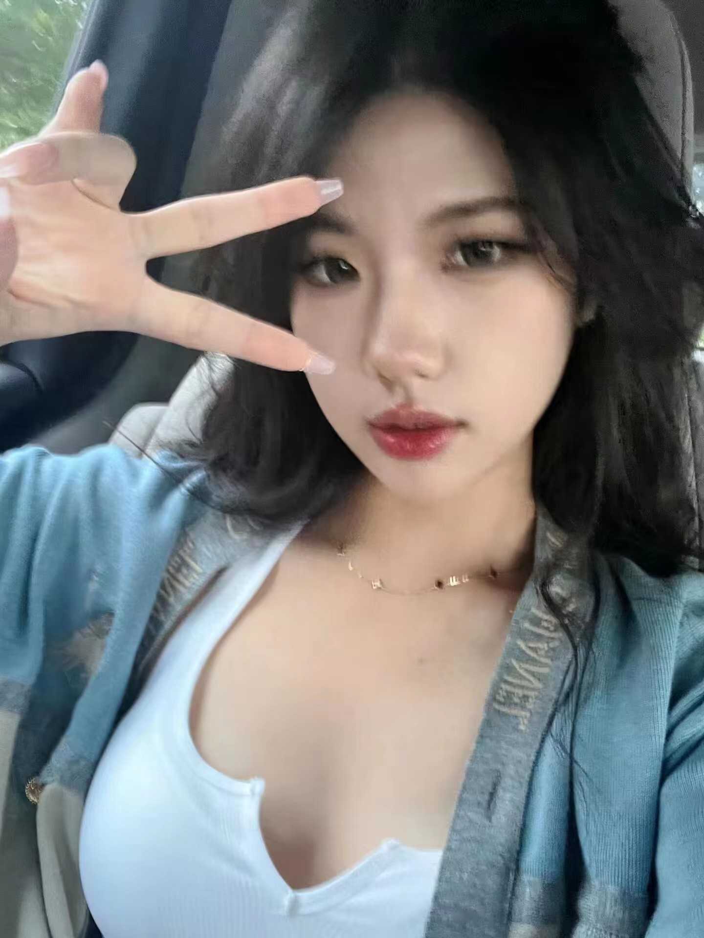 建业区丰满少女