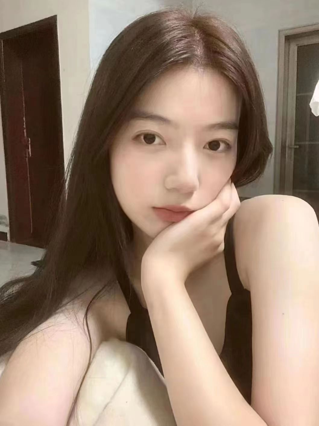 脸蛋漂亮紧致，玩的开