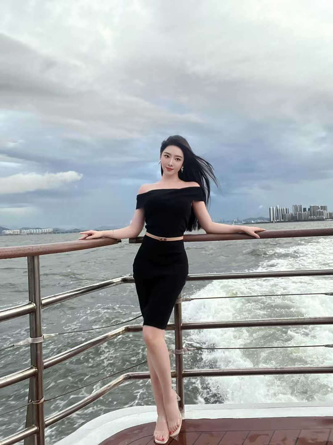 身材火辣，大长腿