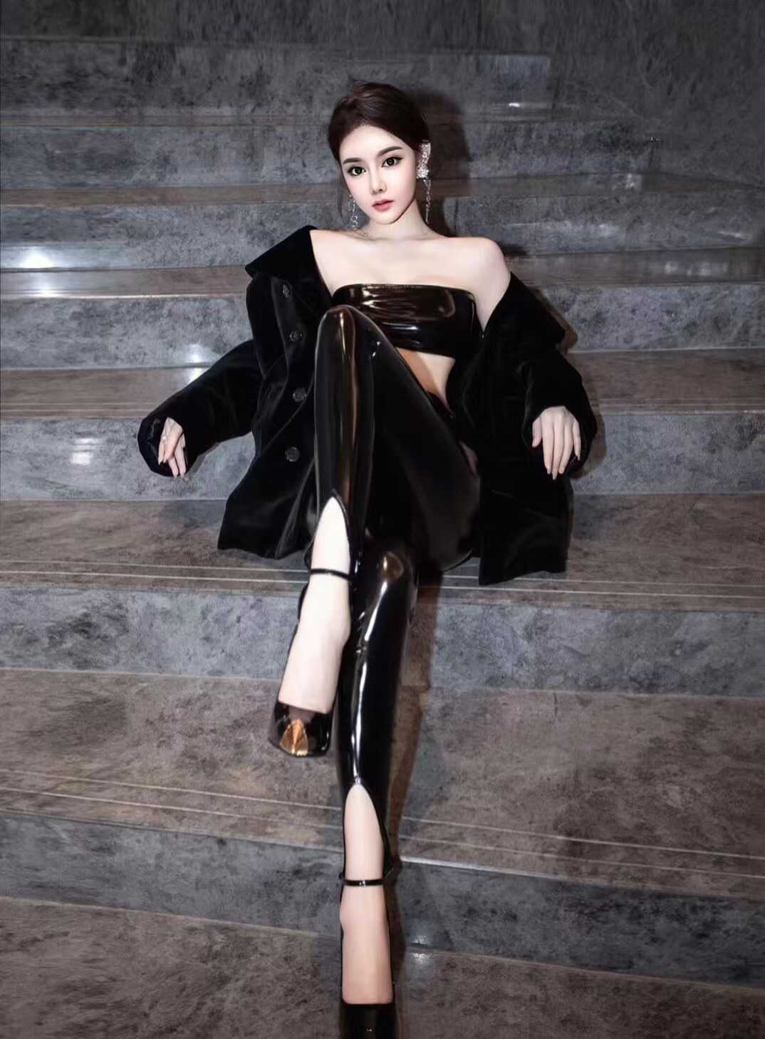 身材火辣，大长腿