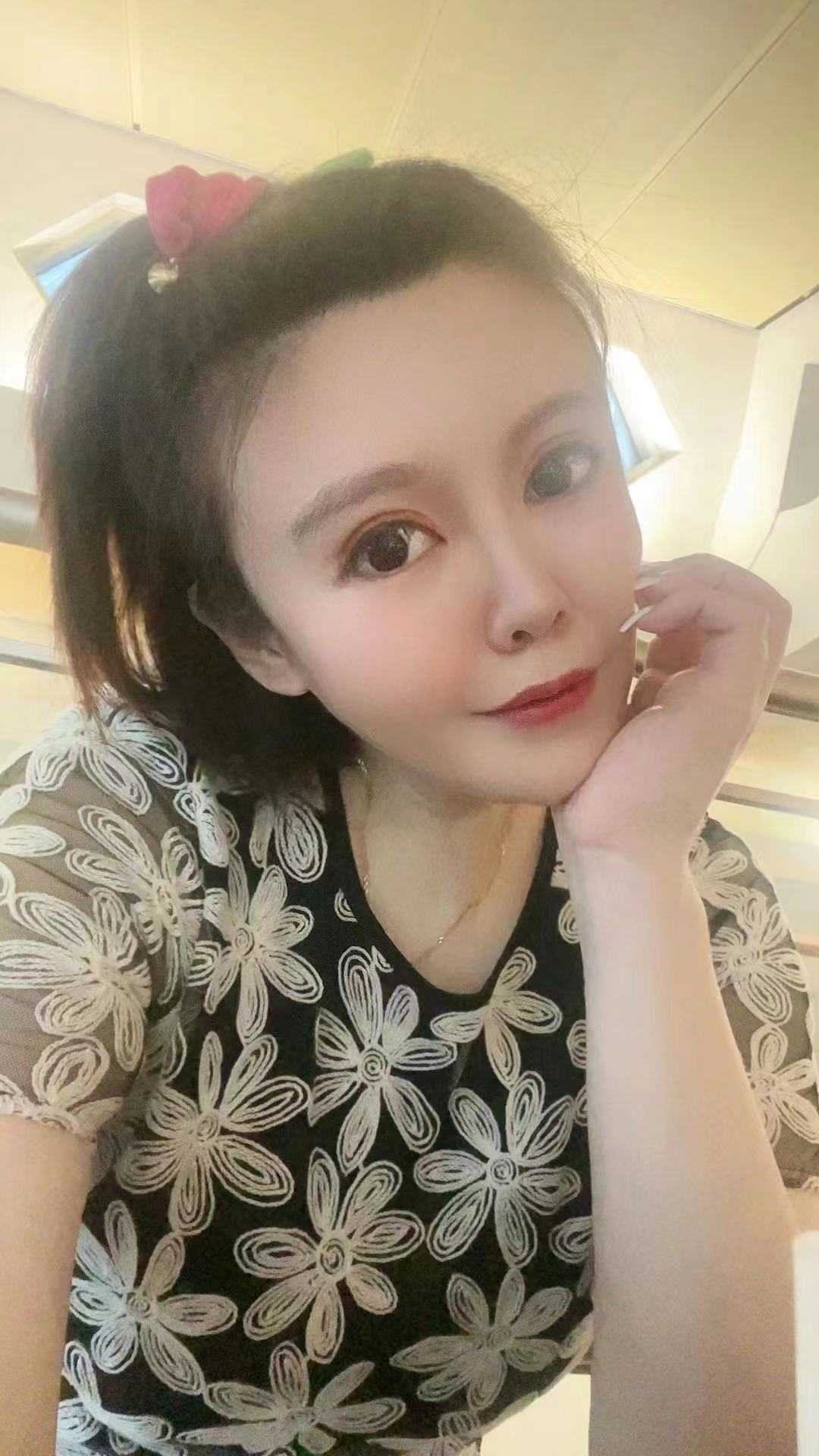 胸大屁股翘，服务一流