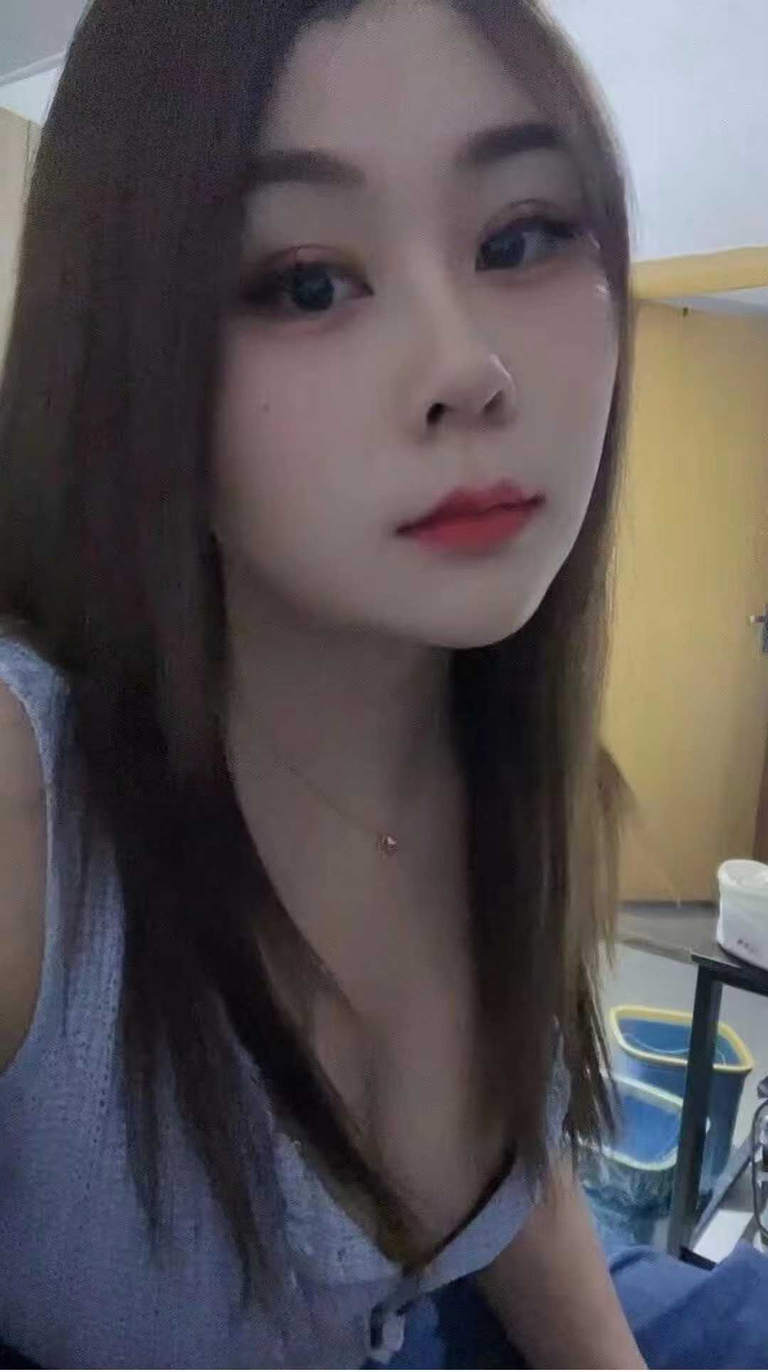 后入，冲着翘臀疯狂输出