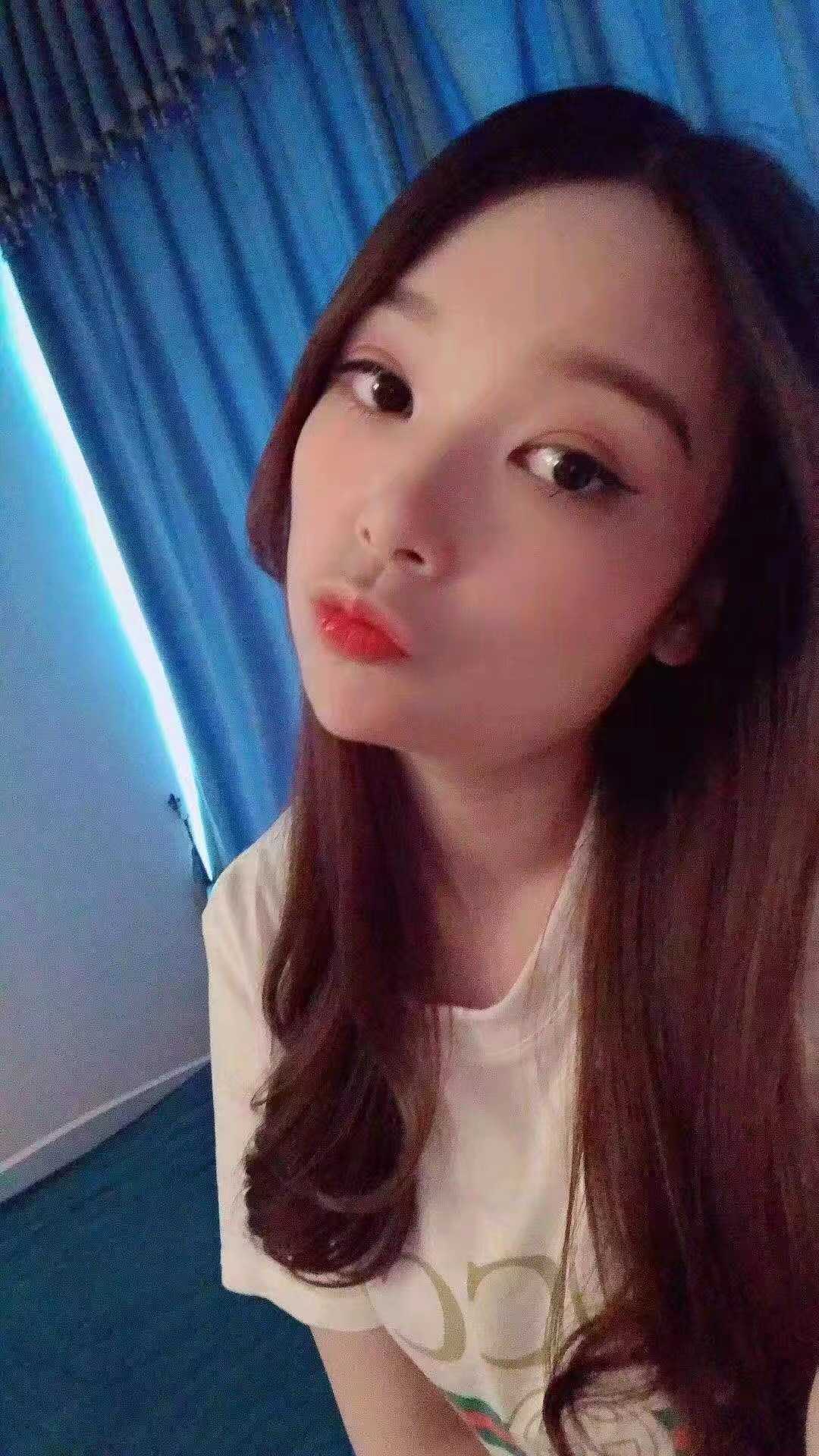 奶子挺拔，很有手感很爽