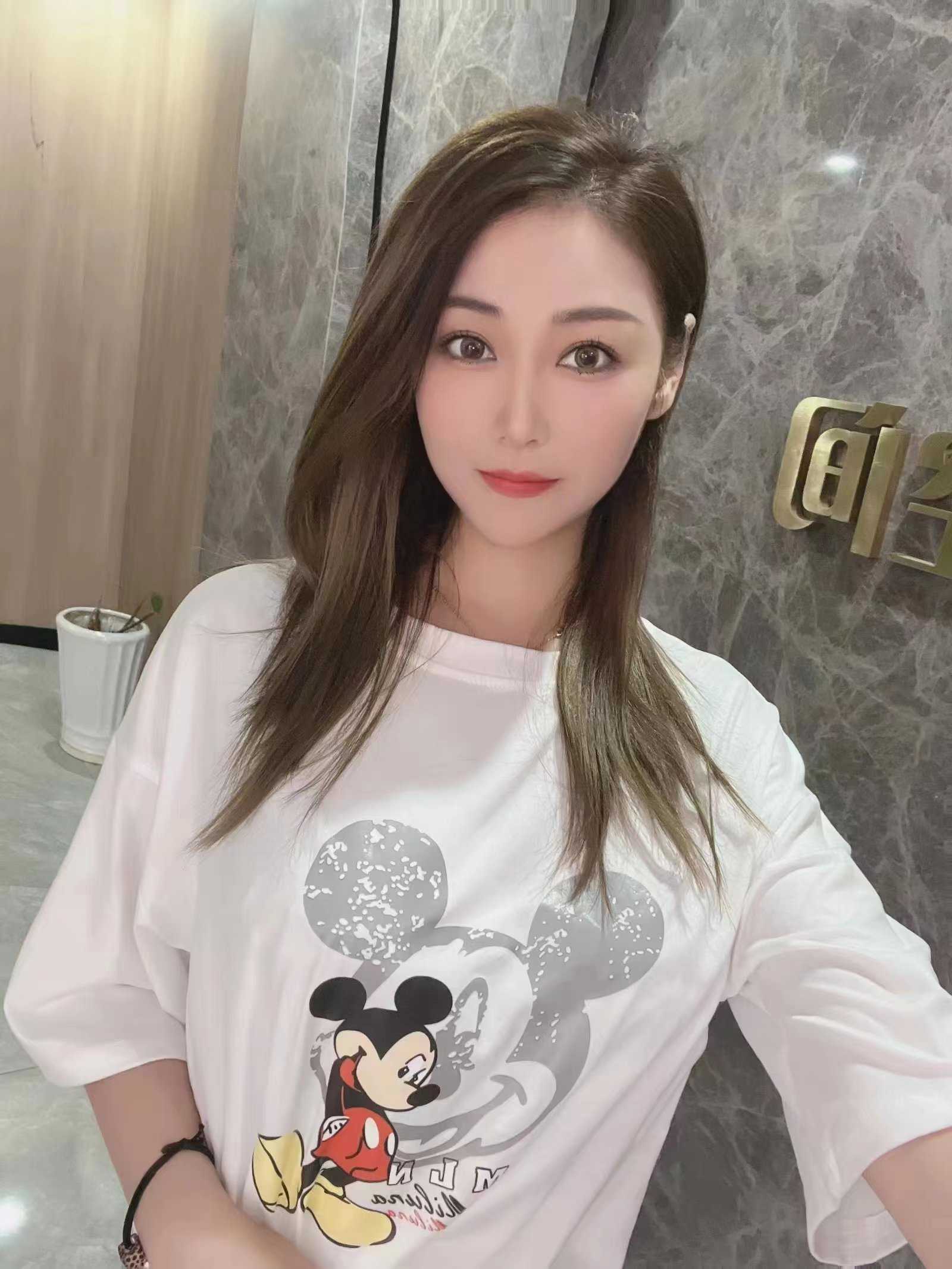 配合度高，忍不住就去床上干了