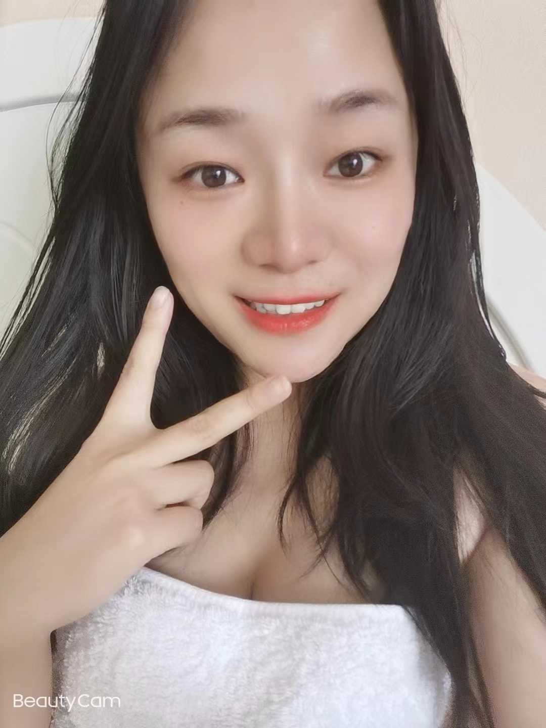 身材好性感，胸部大很挺