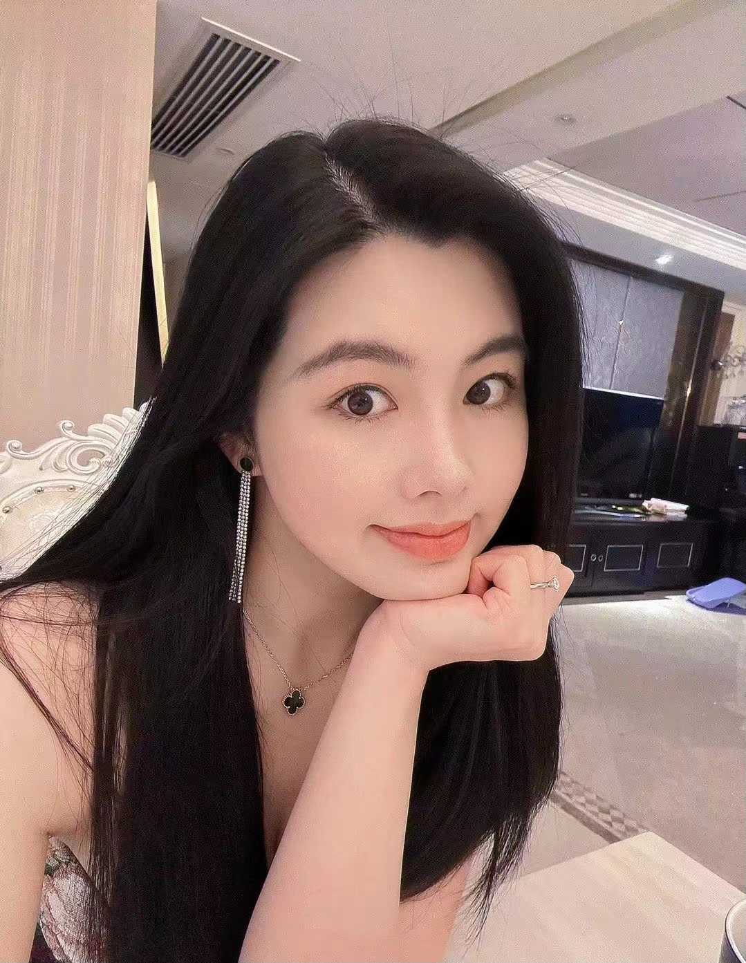 哈西大白奶少妇