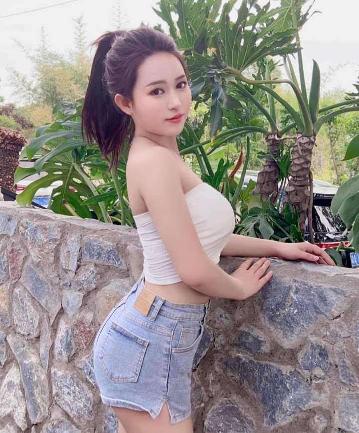 身体柔韧度极佳，各种姿势都能配合