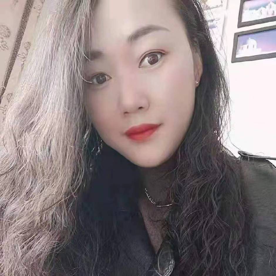 吃的很认真，经验十足