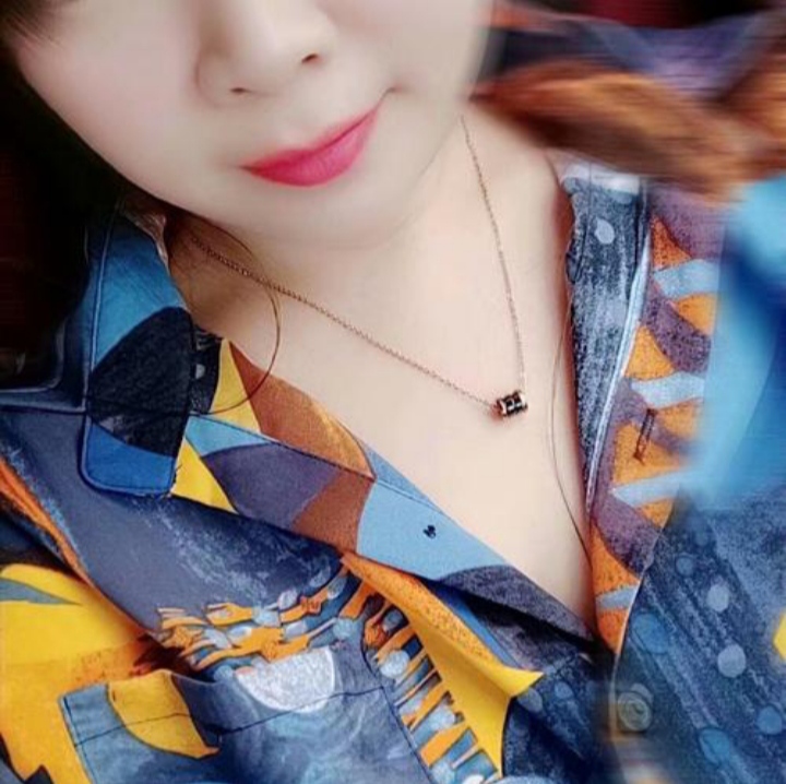 眼神sao啊，真想使劲扣一下下面