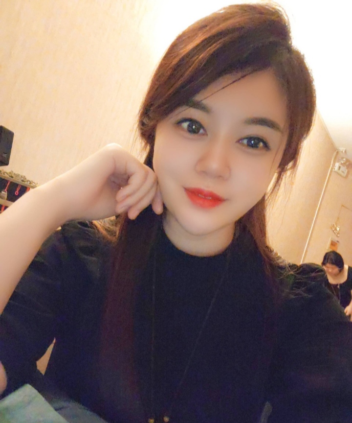 各种姿势很配合，欲望强烈