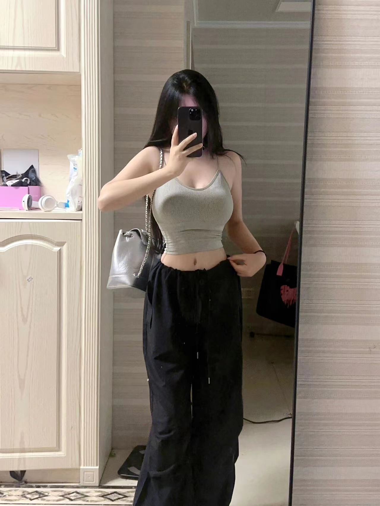 身材很棒腰超级细的小姐姐