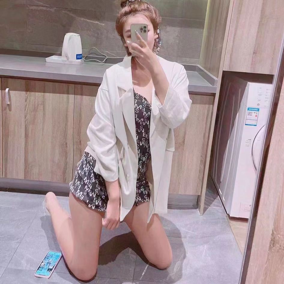 气质好胸大 摸起来舒服