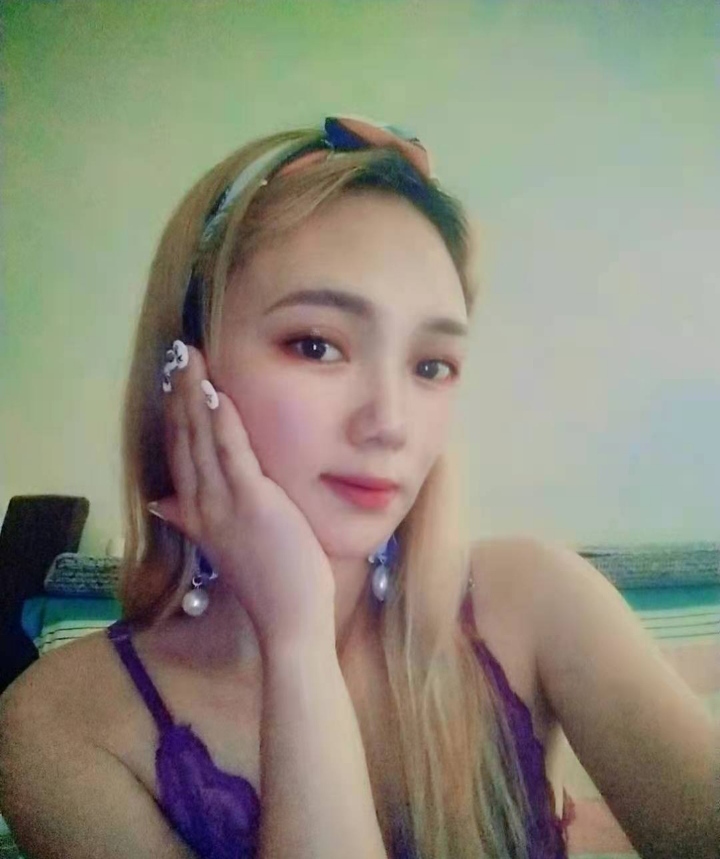 艹了几下开始变换姿势玩